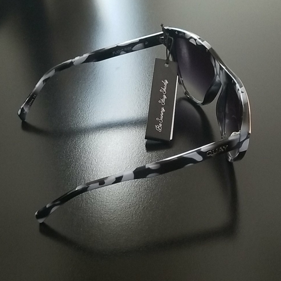 Quay Australia Flight Risk Sunglasses BLKWHTTORT - Picture 9 of 12